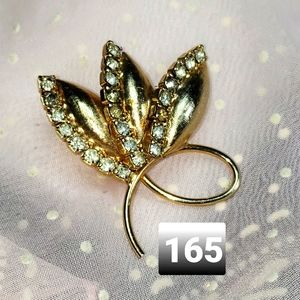 VINTAGE GOLD TONE AND CLEAR RHINSTONE BROOCH